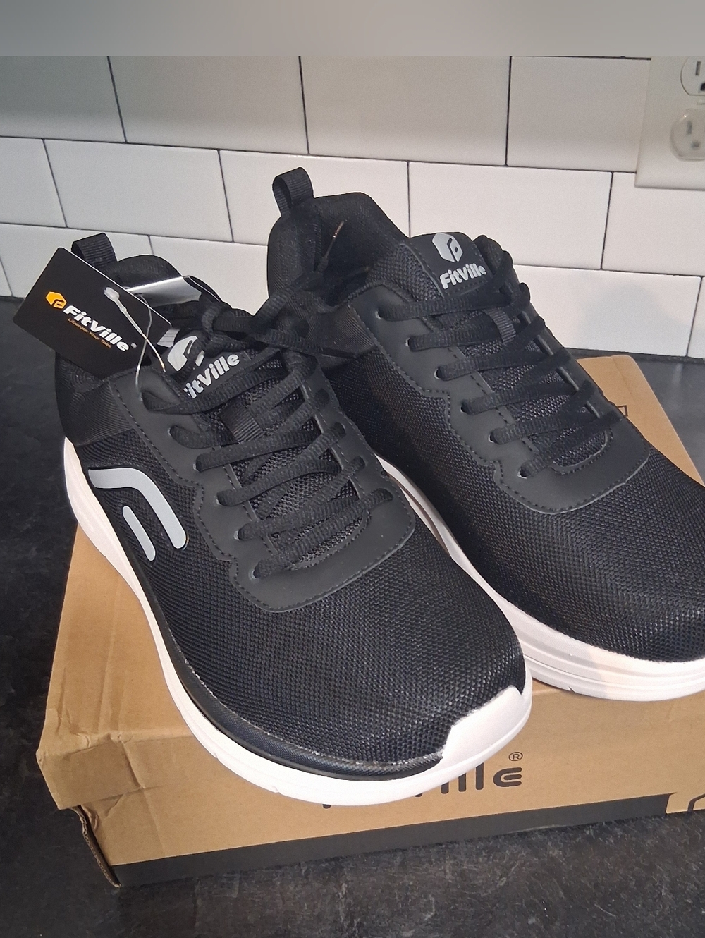 NEW! FitVille Men's 9 Wide Black & White Lightweight Walking Sneakers